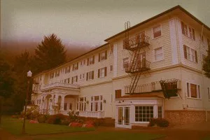 https://frightfind.com/wp-content/uploads/2015/09/haunted-national-hotel.jpg