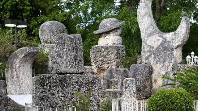 coral-castle-garden