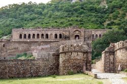 The Haunted Bhangarh Fort in India