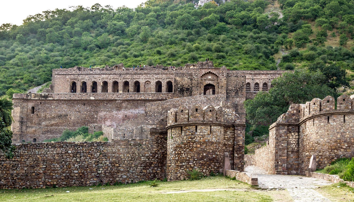 The Haunted Bhangarh Fort in India